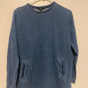 Forever 21 Blue Crewneck Sweater with Long Sleeves and Relaxed Fit